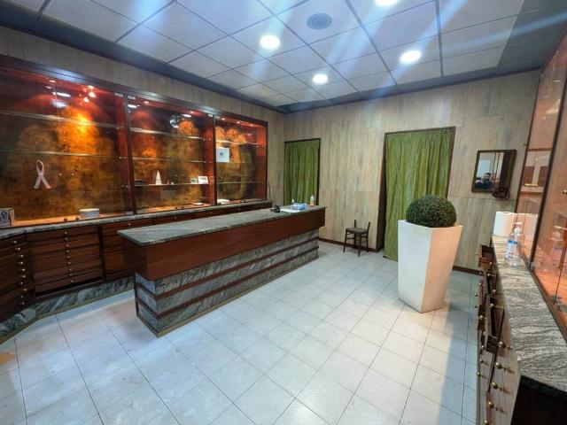 Locale Commerciale in affitto a Nola, Campania