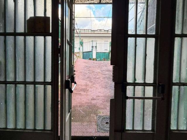 Locale Commerciale in affitto a Nola, Campania