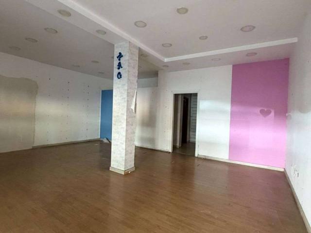 Locale Commerciale in affitto a Nola, Campania