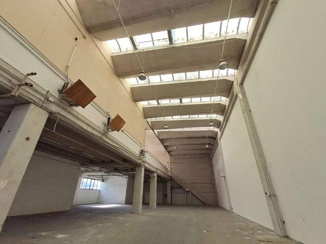 Locale Commerciale in affitto a Nola, Campania