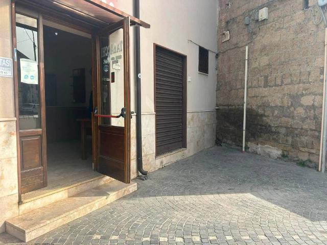 Locale Commerciale in affitto a Nola, Campania