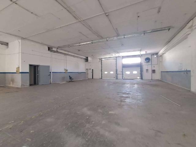 Locale Commerciale in affitto a Nola, Campania