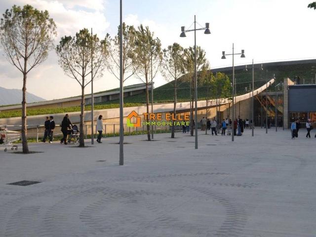 Locale Commerciale in affitto a Nola, Campania