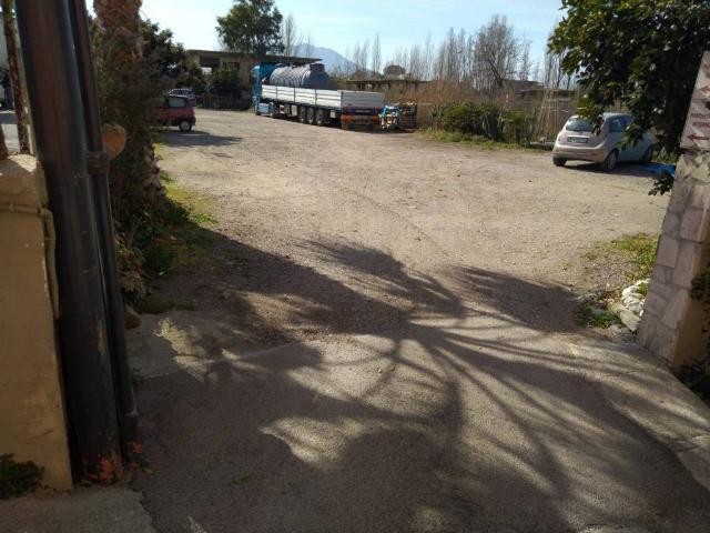 Locale Commerciale in affitto a Nola, Campania