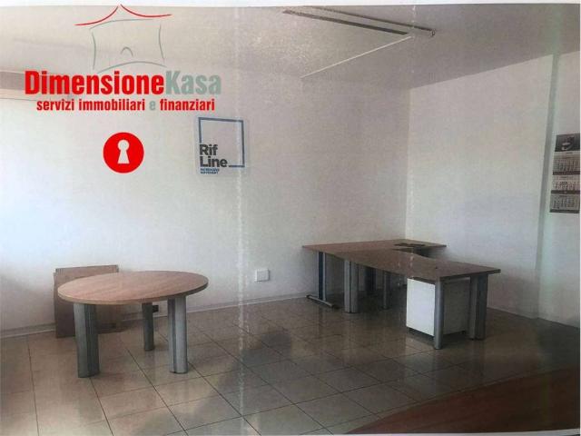 Locale Commerciale in affitto a Nola, Campania