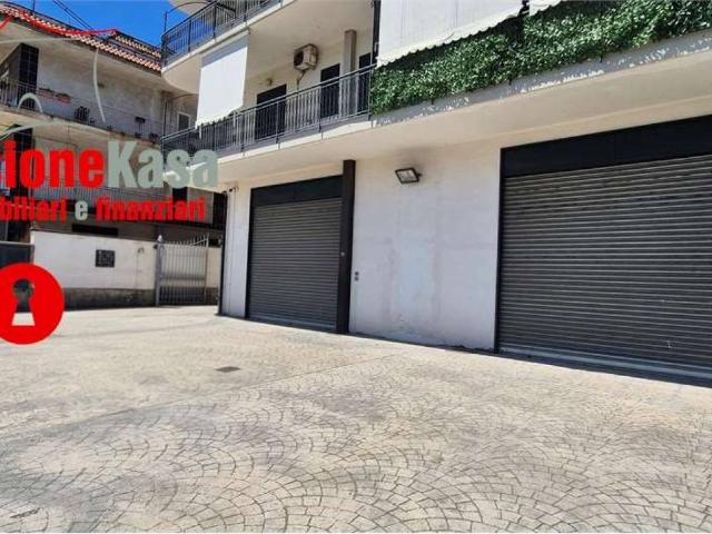 Locale Commerciale in affitto a Nola, Campania