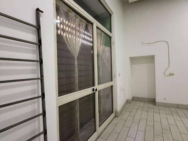 Locale Commerciale in affitto a Nola, Campania