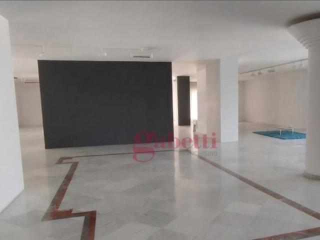 Locale Commerciale in affitto a Nola, Campania