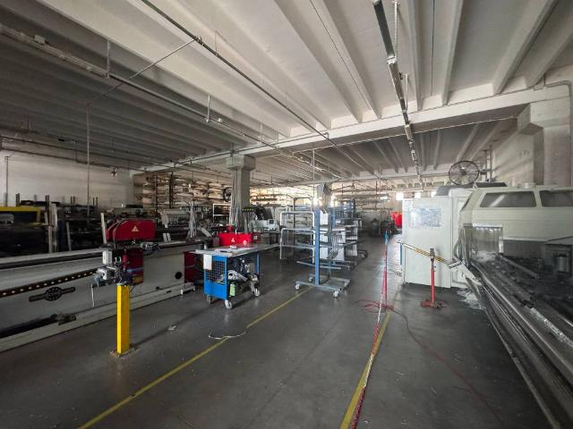 Locale Commerciale in affitto a Nola, Campania