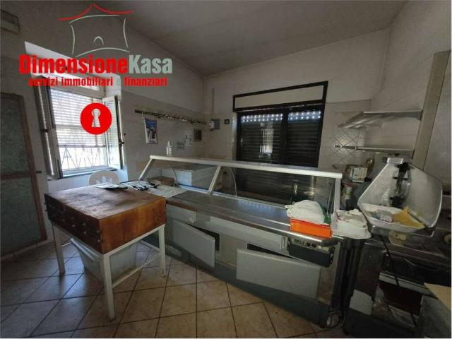 Locale Commerciale in affitto a San Felice A Cancello, Campania