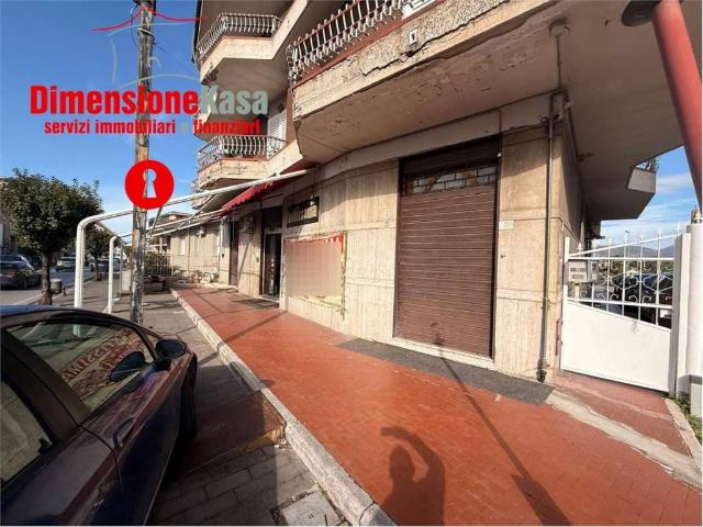 Locale Commerciale in affitto a Nola, Campania