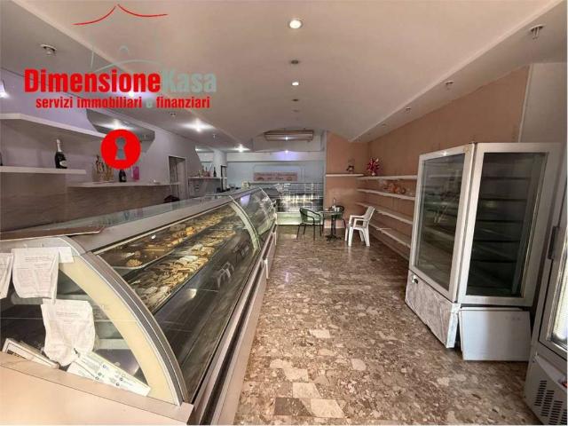 Locale Commerciale in affitto a Nola, Campania