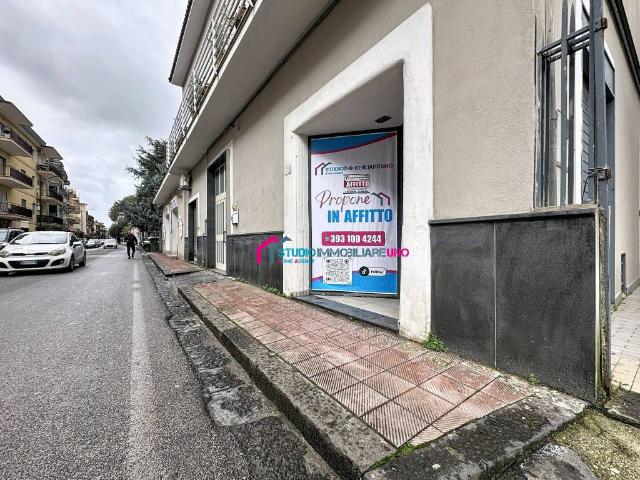 Locale Commerciale in affitto a Nola, Campania