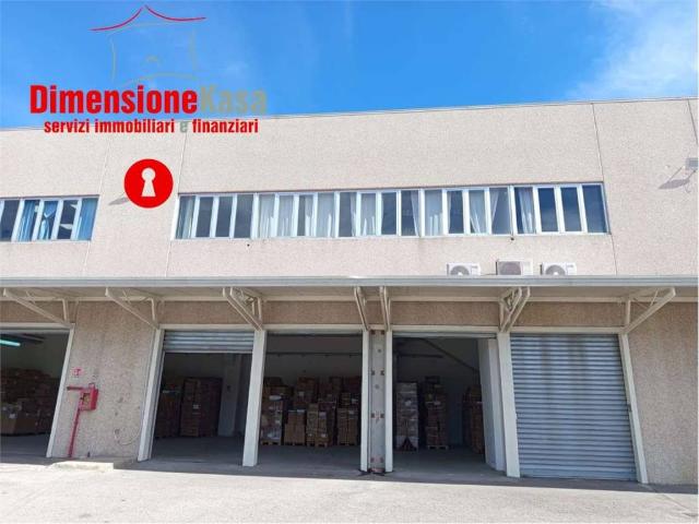 Locale Commerciale in affitto a Nola, Campania