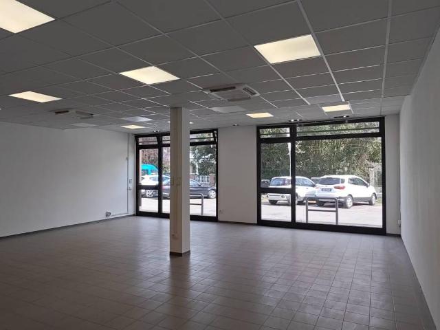 Locale Commerciale in affitto a Unione dei comuni del Sorbara, Nonantola
