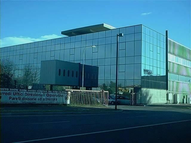 Locale Commerciale in affitto a Nova Milanese, Lombardia