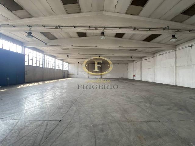 Locale Commerciale in affitto a Nova Milanese, Lombardia