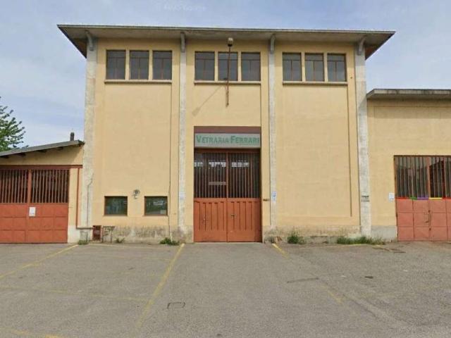 Locale Commerciale in affitto a Piemonte, Novara