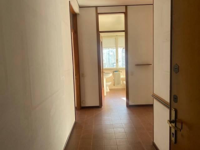 Locale Commerciale in affitto a Santa Rita, Piemonte