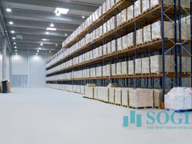 Locale Commerciale in affitto a Piemonte, Novara