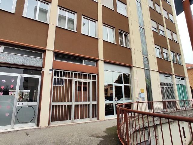 Locale Commerciale in affitto a San Paolo, Piemonte