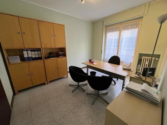 Locale Commerciale in affitto a Porta Mortara, Piemonte