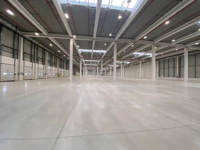 Locale Commerciale in affitto a Novate Milanese, Lombardia