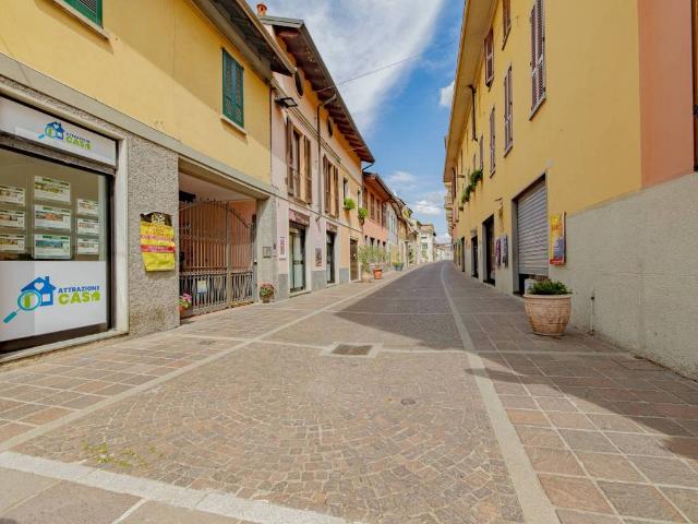 Locale Commerciale in affitto a Novate Milanese