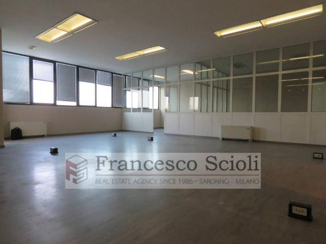 Locale Commerciale in affitto a Baranzate, Lombardia