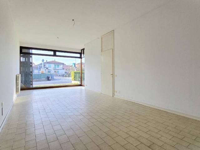 Locale Commerciale in affitto a Nove, Veneto
