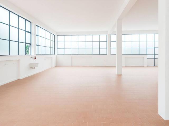 Locale Commerciale in affitto a Nove, Veneto