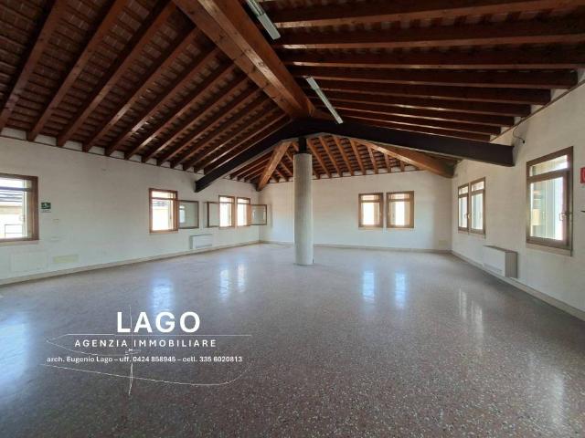 Locale Commerciale in affitto a Nove, Veneto