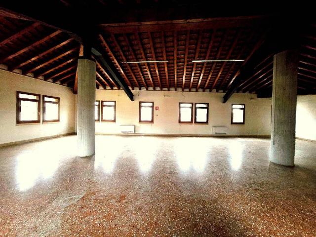 Locale Commerciale in affitto a Nove, Veneto