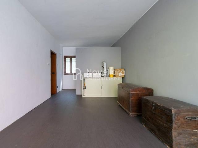 Locale Commerciale in affitto a Bassa Reggiana, Re
