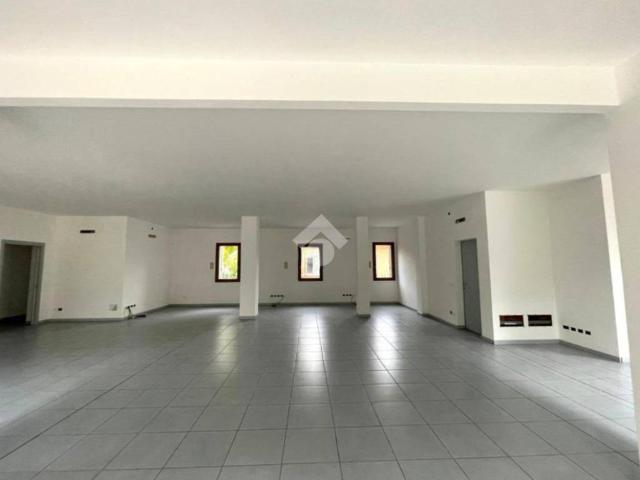 Locale Commerciale in affitto a Noventana, Noventa Padovana