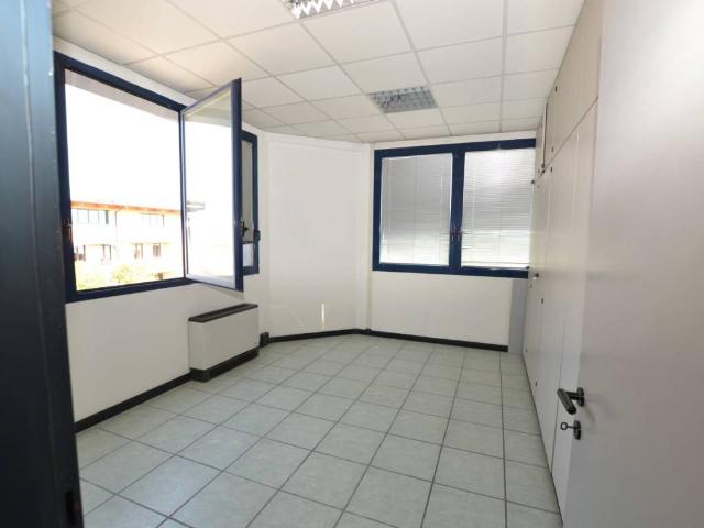 Locale Commerciale in affitto a Noventa Padovana, Veneto