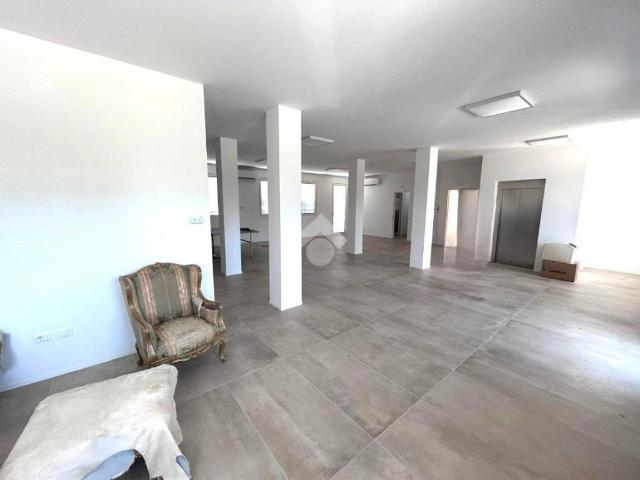 Locale Commerciale in affitto a Noventana, Noventa Padovana