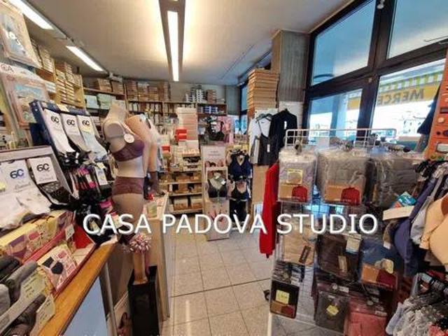 Locale Commerciale in affitto a Noventa Padovana, Veneto