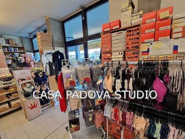 Locale Commerciale in affitto a Noventa Padovana, Veneto