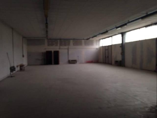 Locale Commerciale in affitto a Unione delle Terre d'Argine, Novi Di Modena