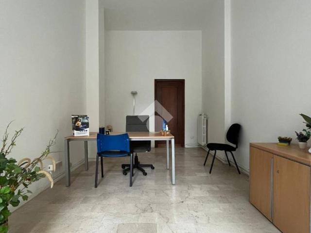 Locale Commerciale in affitto a Piemonte, Alessandria