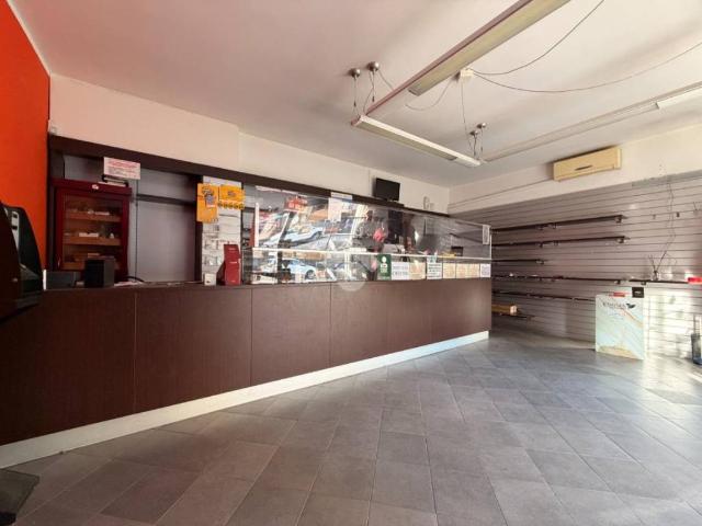 Locale Commerciale in affitto a Piemonte, Alessandria