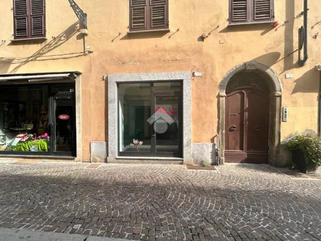 Locale Commerciale in affitto a Piemonte, Alessandria