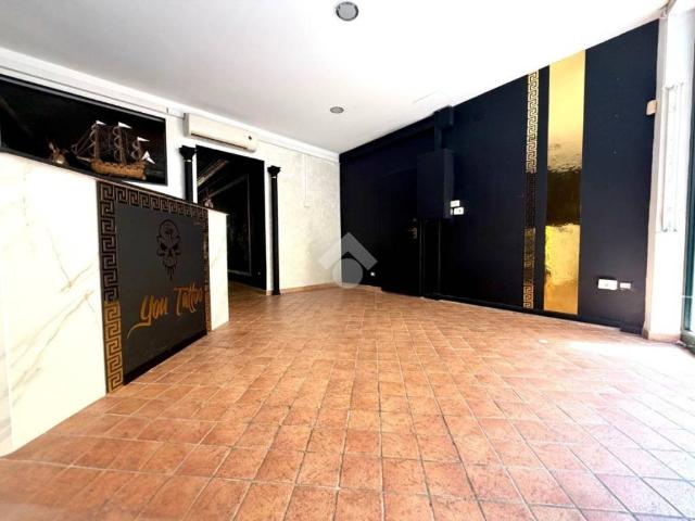 Locale Commerciale in affitto a Piemonte, Alessandria