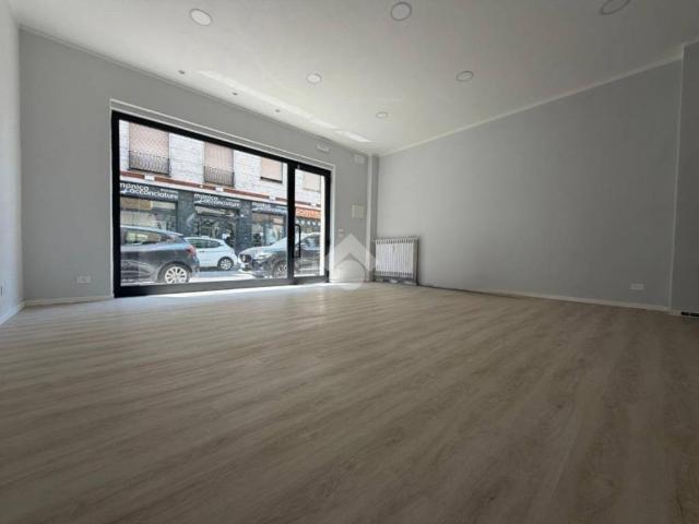 Locale Commerciale in affitto a Piemonte, Alessandria