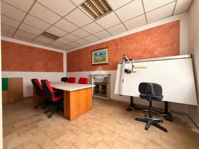 Locale Commerciale in affitto a Piemonte, Alessandria