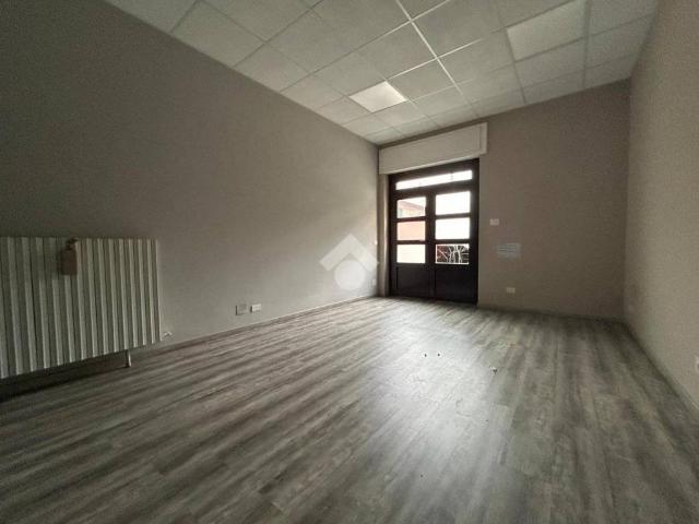 Locale Commerciale in affitto a Piemonte, Alessandria