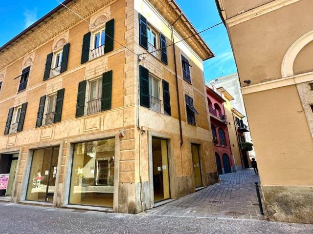 Locale Commerciale in affitto a Piemonte, Alessandria