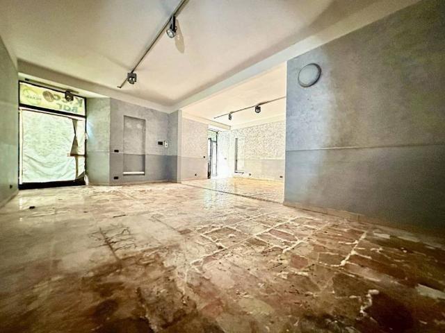 Locale Commerciale in affitto a Piemonte, Alessandria