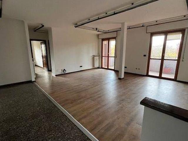 Locale Commerciale in affitto a Piemonte, Alessandria